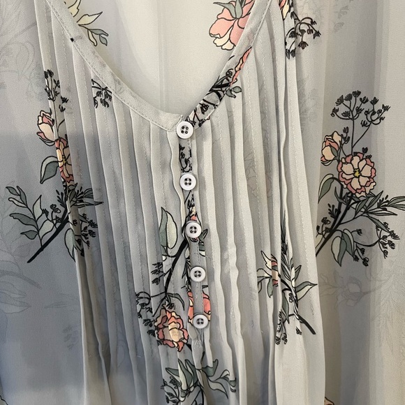 Torrid Size 3 sheer blouse. - Picture 3 of 6